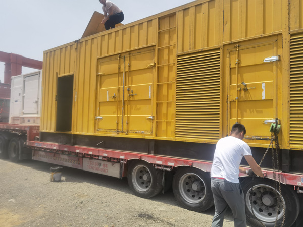 石河子乡除了负载情况和发动机维护，还有哪些因素会影响 200kw 柴油发电机的油耗？