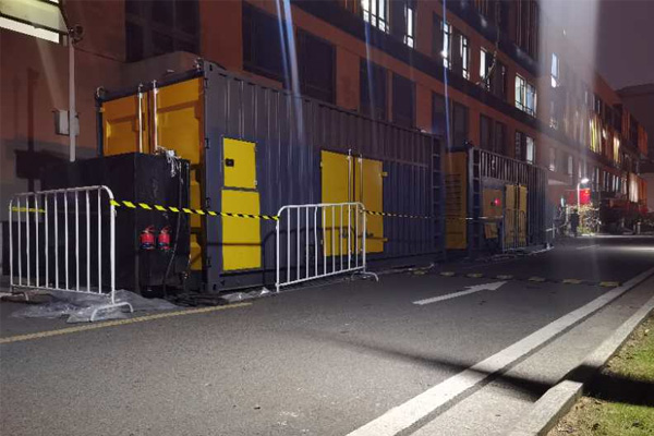 石河子乡柴油发电机组的输出电压是如何调节的？